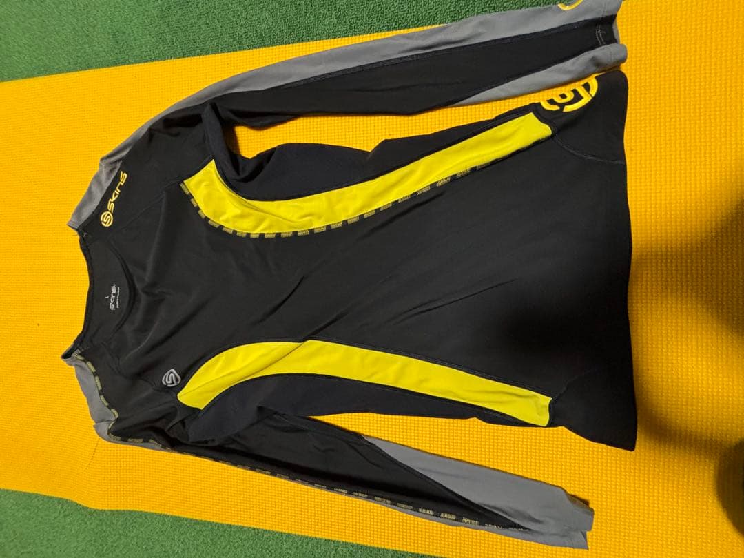 SKINS トレーニングウェアセット