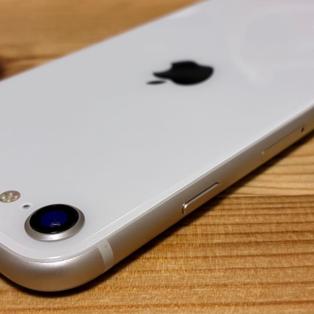 バッテリー新品　iPhoneSE第3世代64GB SIMフリyy17700f