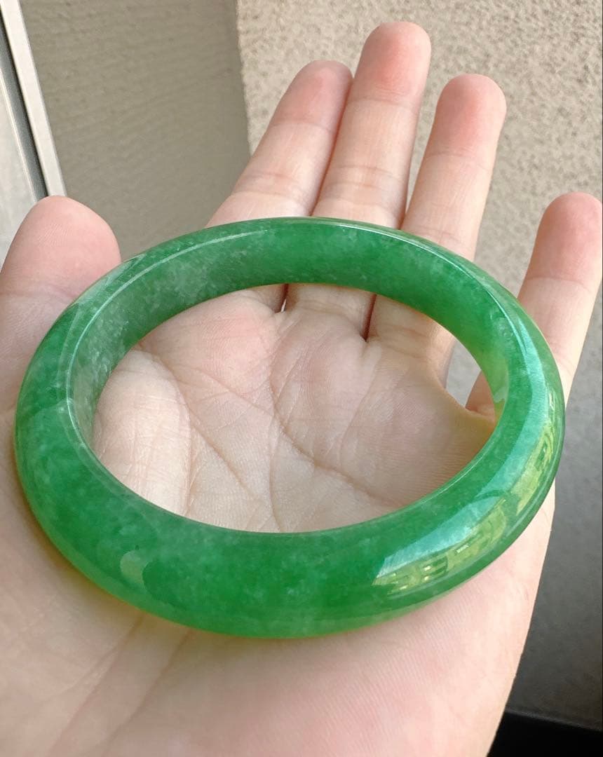 深いグリーン　緑翡翠　Ａランクヒスイバングル