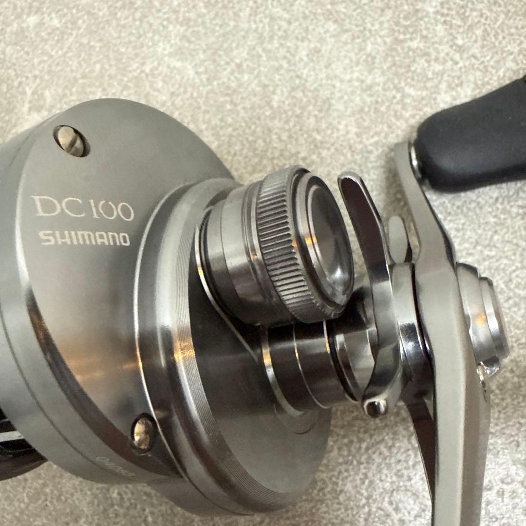 【美品】シマノ　20カルカッタコンクエスト　DC100　右ハンドル