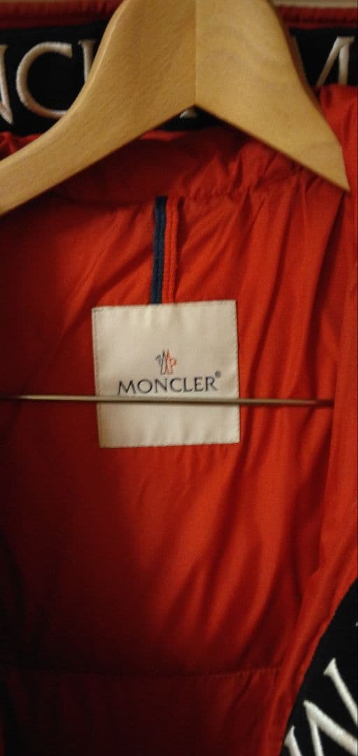 MONCLER モンクレール モンクラー ダウンジャケット 赤　3