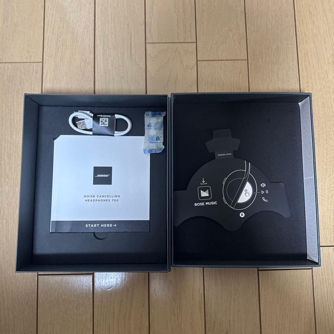 テテ着用Bose Noise Cancelling Headphones 700