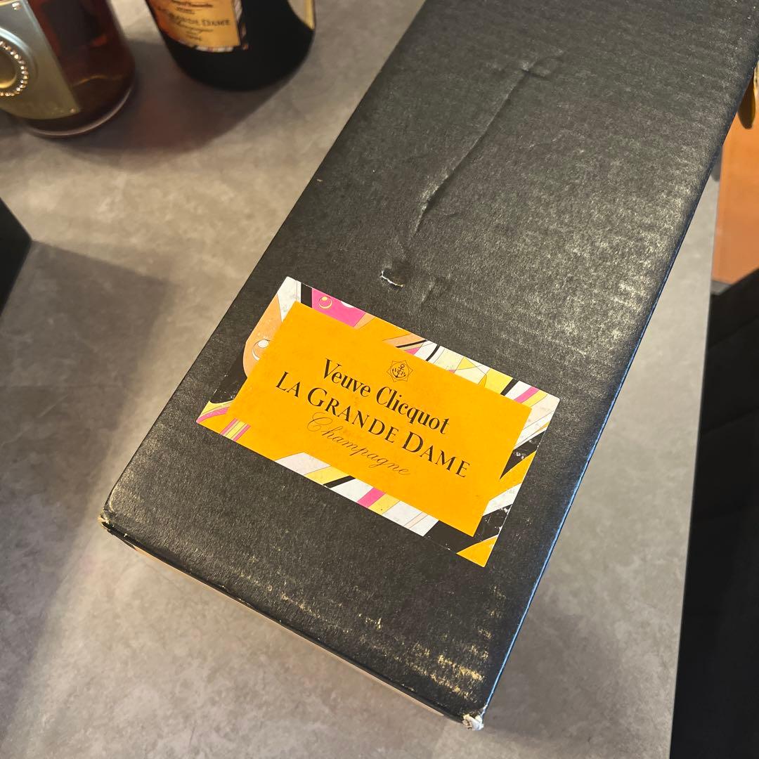 ヴーヴクリコ　エミリオプッチ　シャンパン　VeuveClicquot 1996