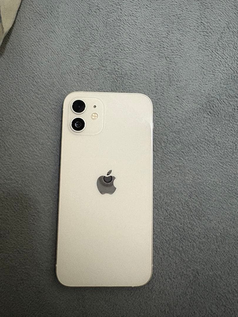 Apple iPhone 12 本体　ホワイト