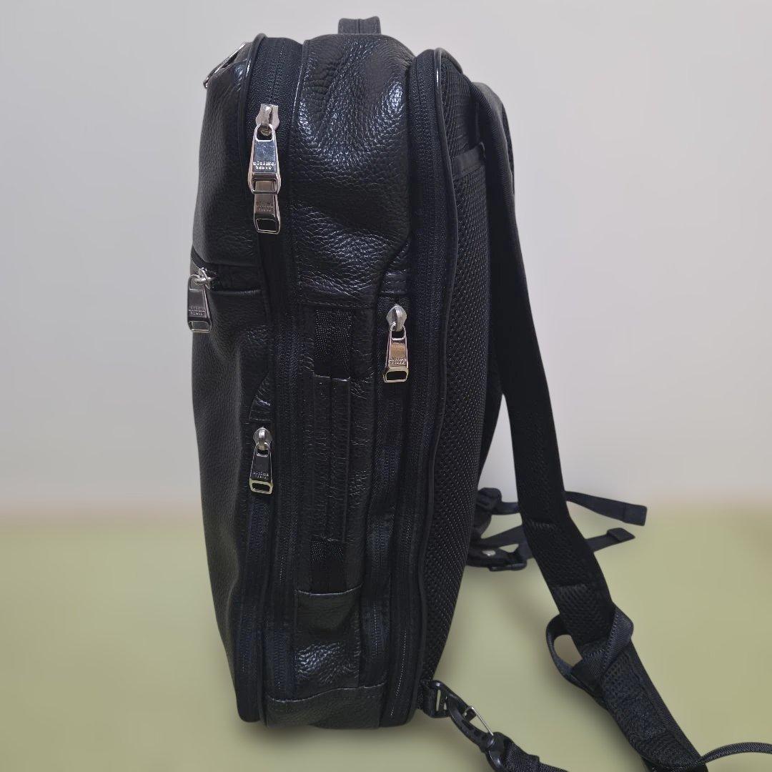 未使用近い ウルティマトーキョー リュック　レザー シボ革 ブラック A4可