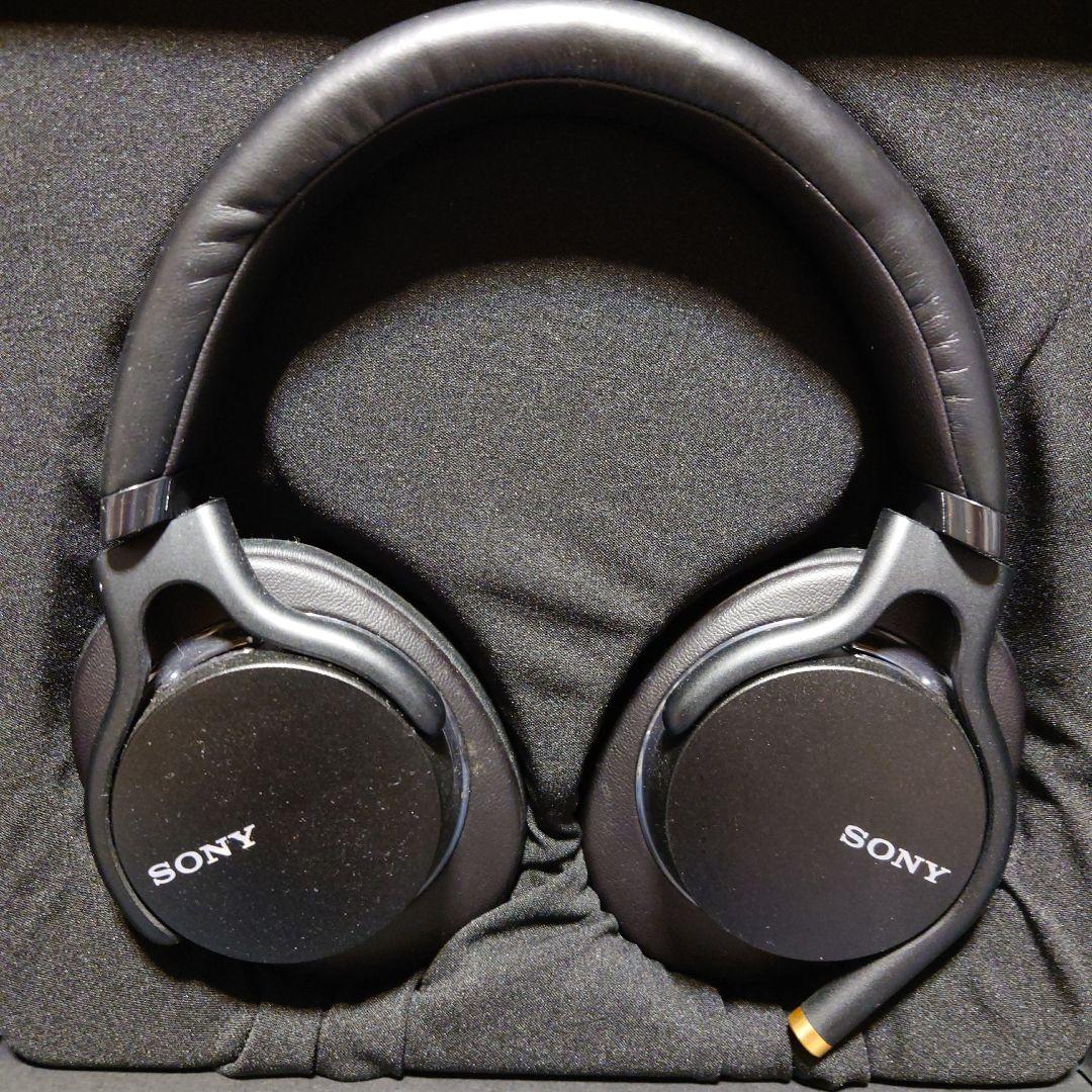 SONY ワイヤレスヘッドホン 本体と付属品