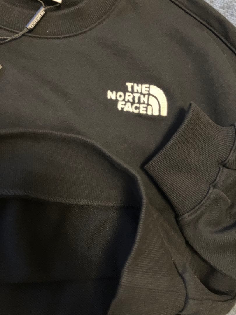 パ*読様 THE NORTH FACE クロップドスウェット　ショート丈　ホワイ