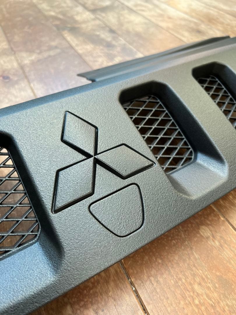 T*o様 マイナーチェンジ前デリカD5 フロントグリル　チッピング塗装品