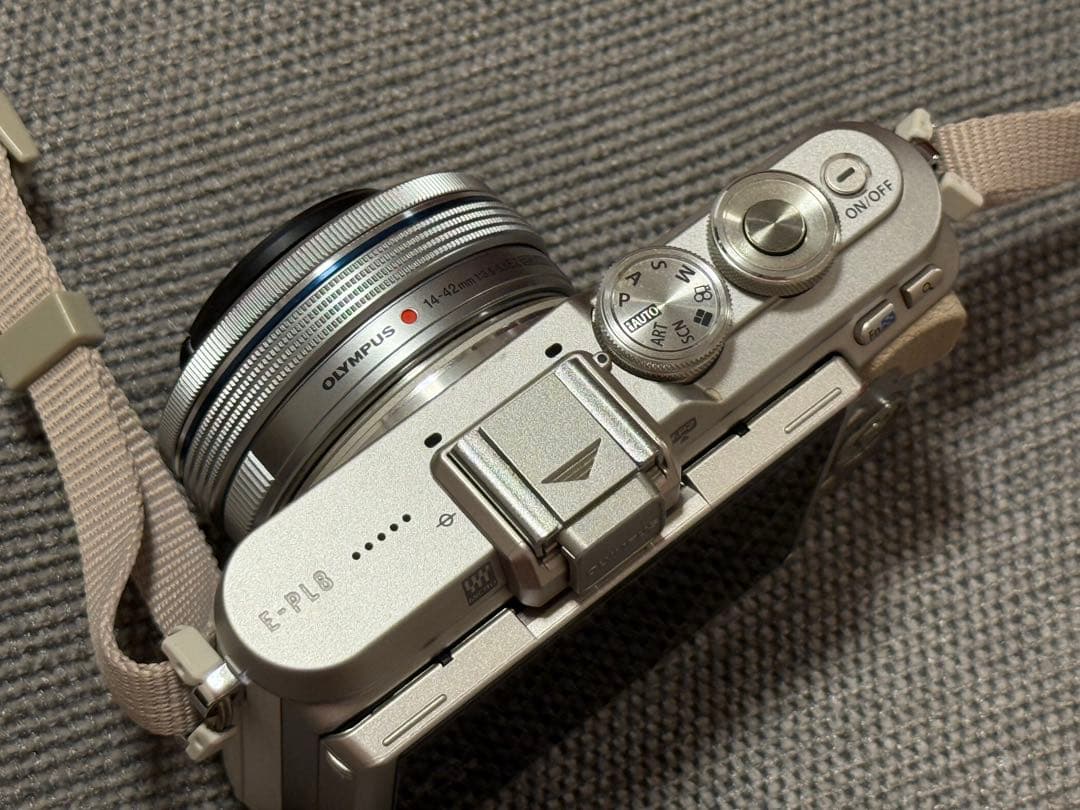 OLYMPUS PEN E-PL8 ダブルレンズセット　白