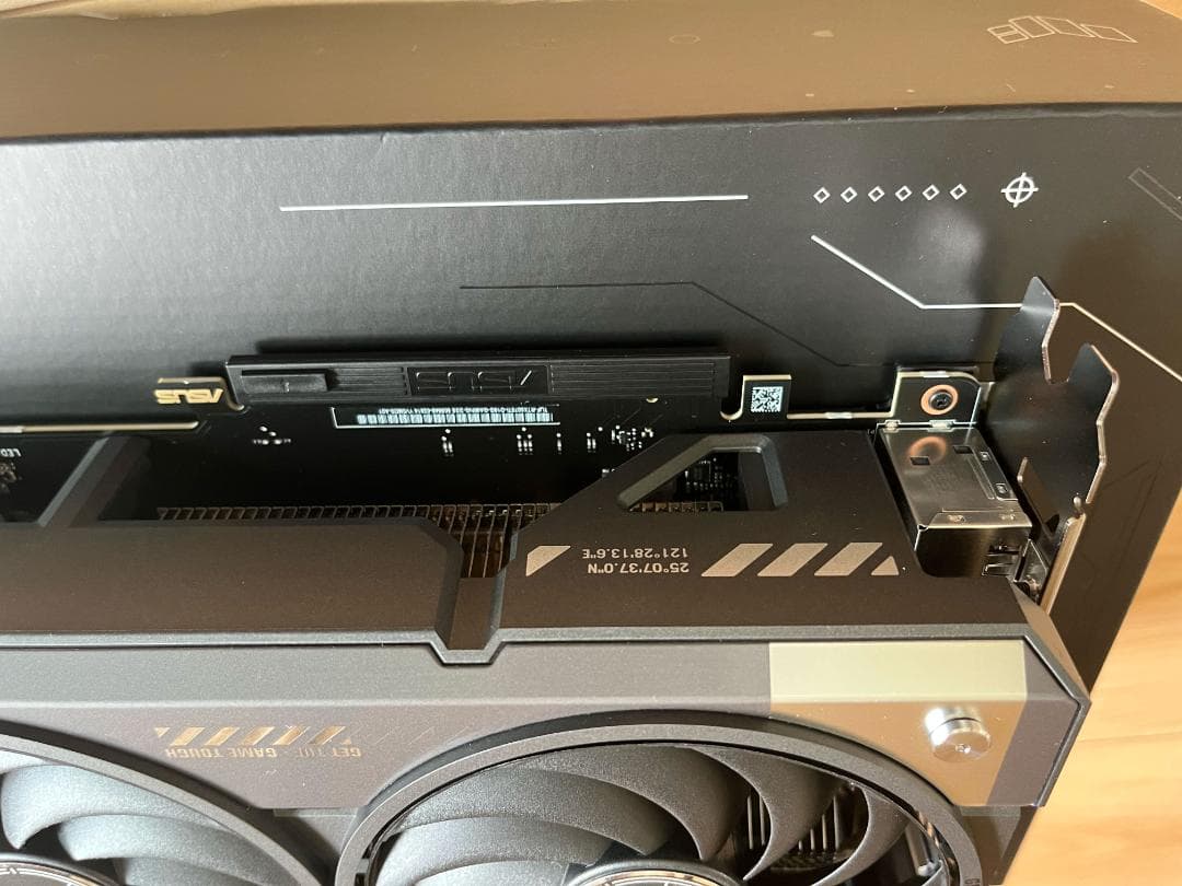 グラフィックボード・グラボ・ビデオカード ASUS TUF Gaming GeForce RTX 5070 Ti OC