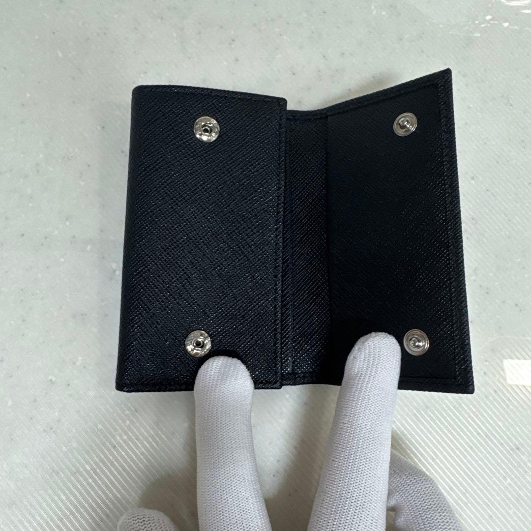 PRADA サフィアーノ　トライアングル　キーケース　ブラック　レザー