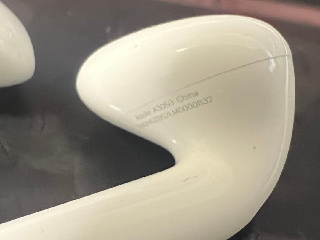 Apple AirPods 4 本体 充電ケーブル付き 一度だけ使用しました