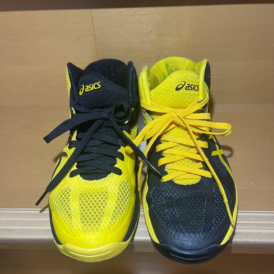 あやですASICS バレーボールシューズ 24.0cm 黒/黄 左右非対称