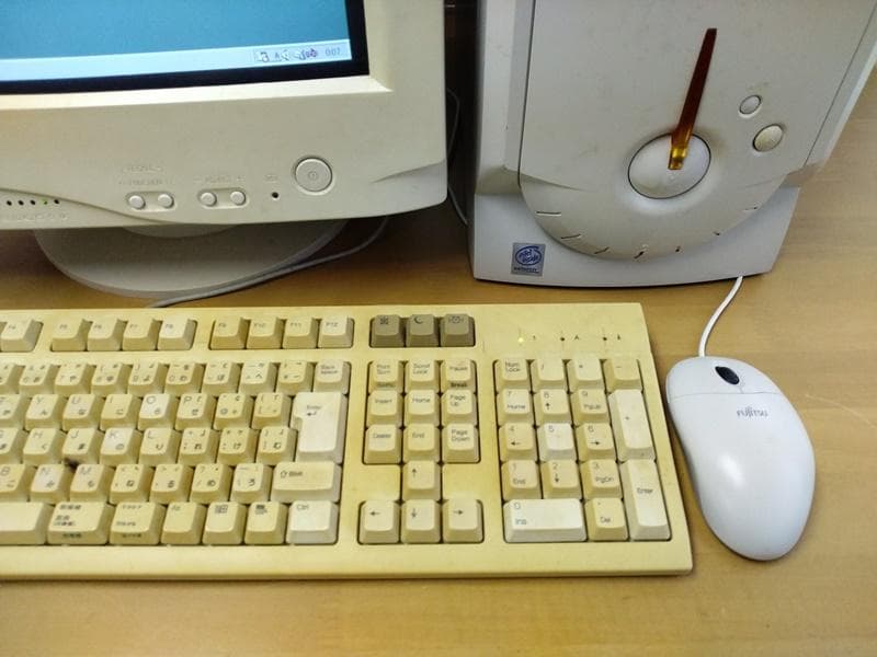 Windows98搭載パソコン本体・ブラウン管ディスプレイ　セット品