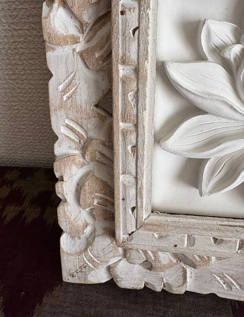 バリ島　木彫り額付きストーンレリーフ