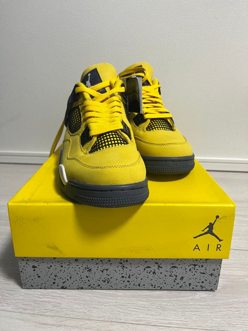 ナイキ エアジョーダン4 \"ツアーイエロー\"