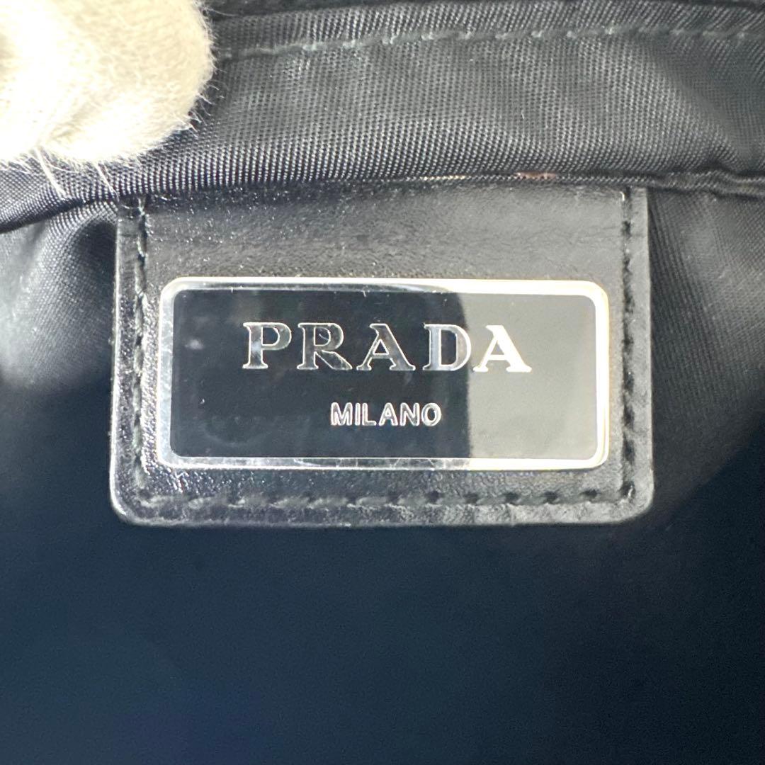 近年 PRADA プラダ ショルダーバッグ サコッシュ 三角ロゴ 黒 ナイロン