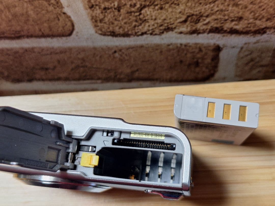 美品！FUJIFILM FINEPIX　F31fd コンパクトデジタルカメラ