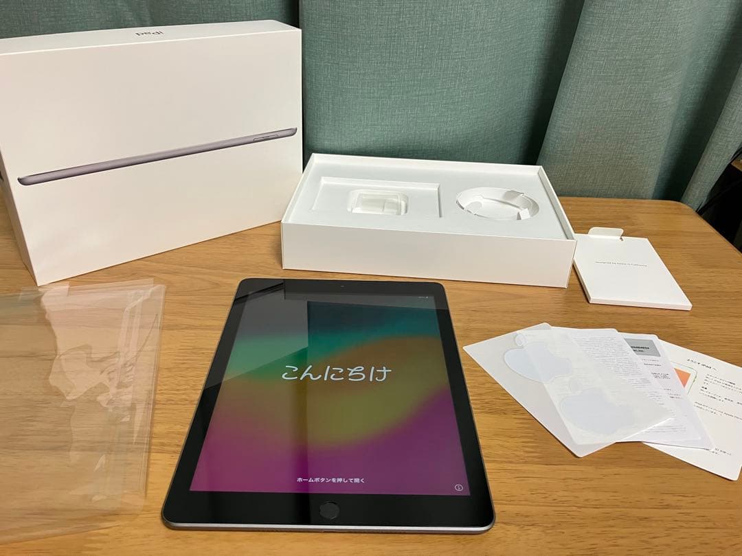 【美品】第6世代　iPad スペースグレイ　Wi-Fi 32GB シートシール付