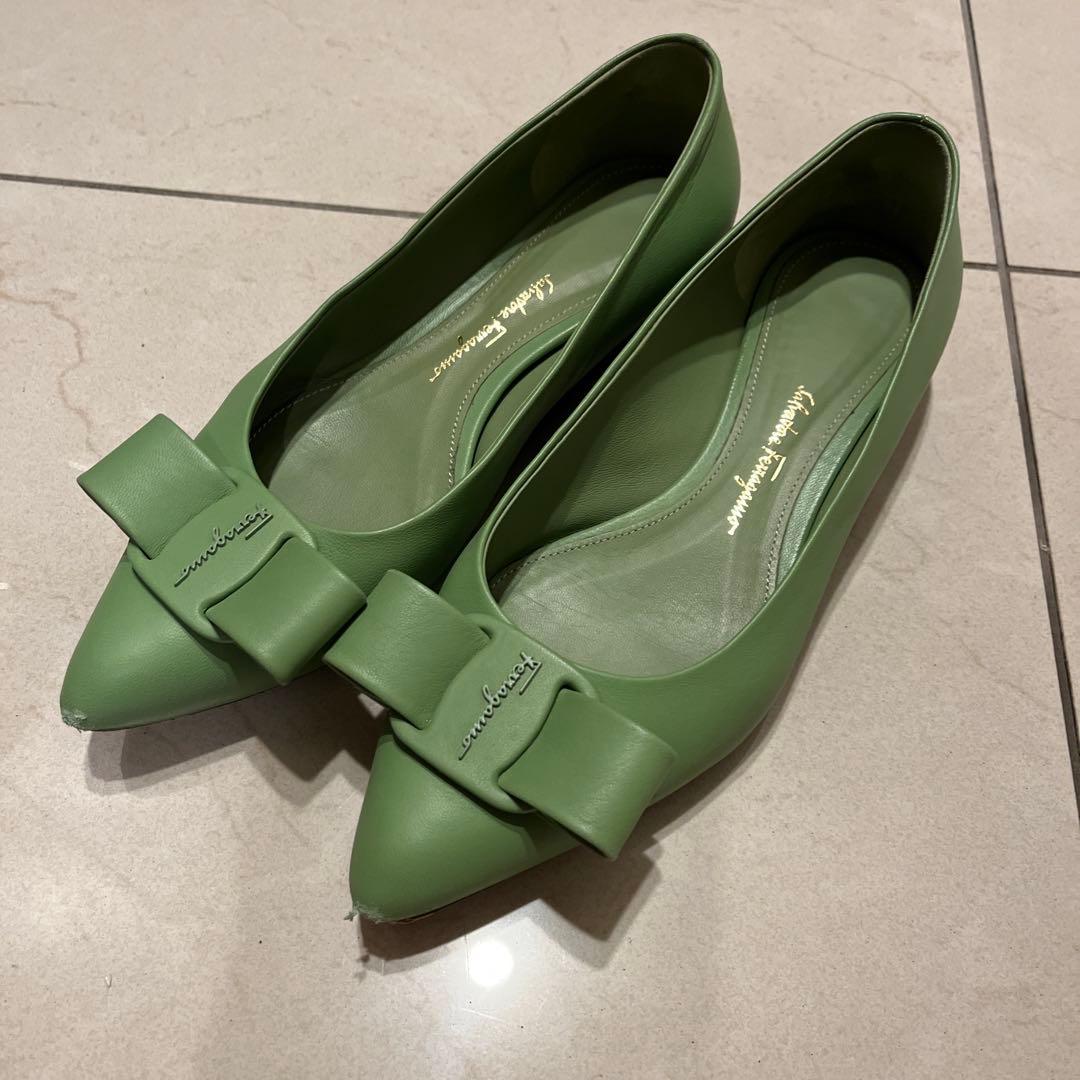 フェラガモ viva グリーン　6D