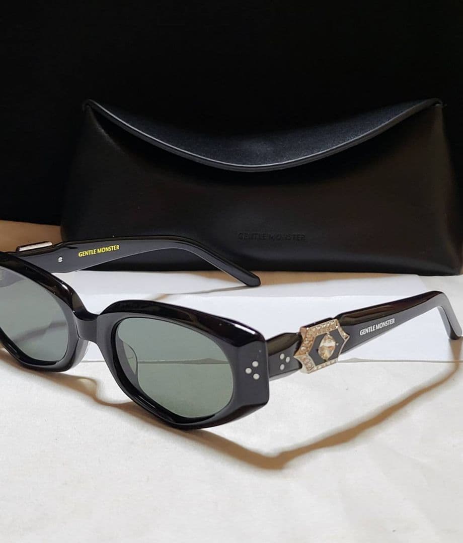 ◆GENTLE MONSTER◆サングラス　RUVY VANケース付き