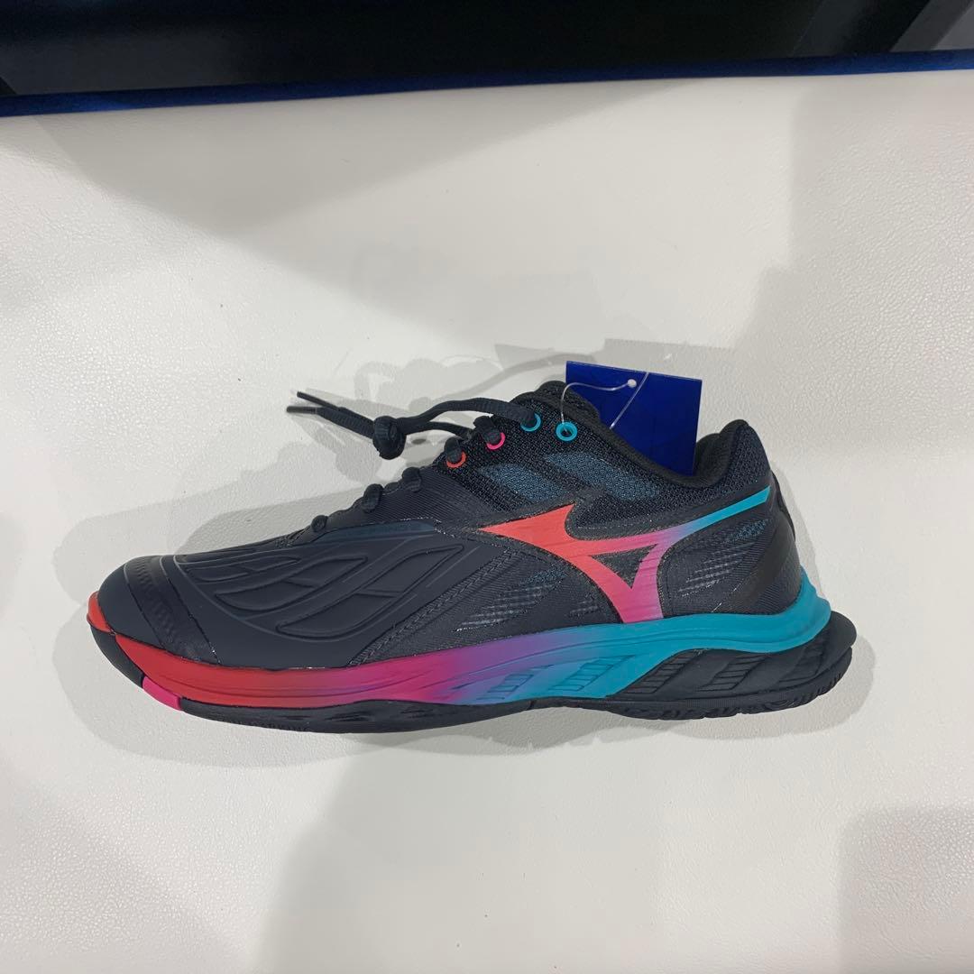 新品未使用　ミズノバドミントンシューズ ウェーブファング2FIT 24.0cm