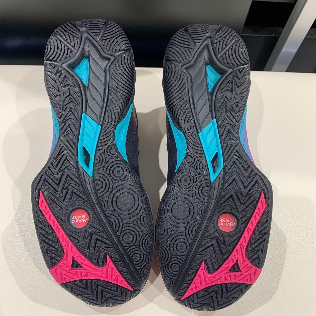 新品未使用　ミズノバドミントンシューズ ウェーブファング2FIT 24.0cm