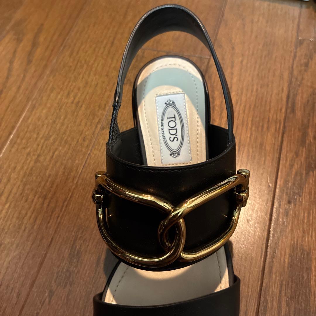 【大幅値下げ】TOD'S ブラックサンダル ヒール付き　ほぼ新品