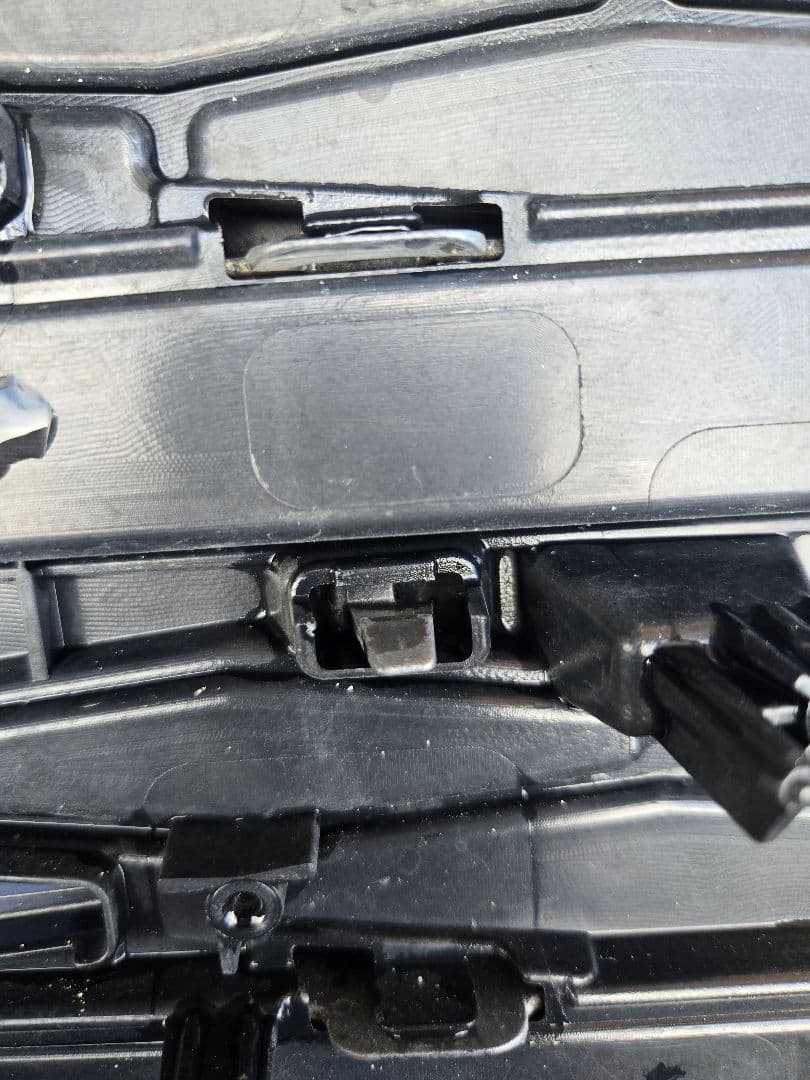 三菱 デリカ D5 後期モデル　純正グリル