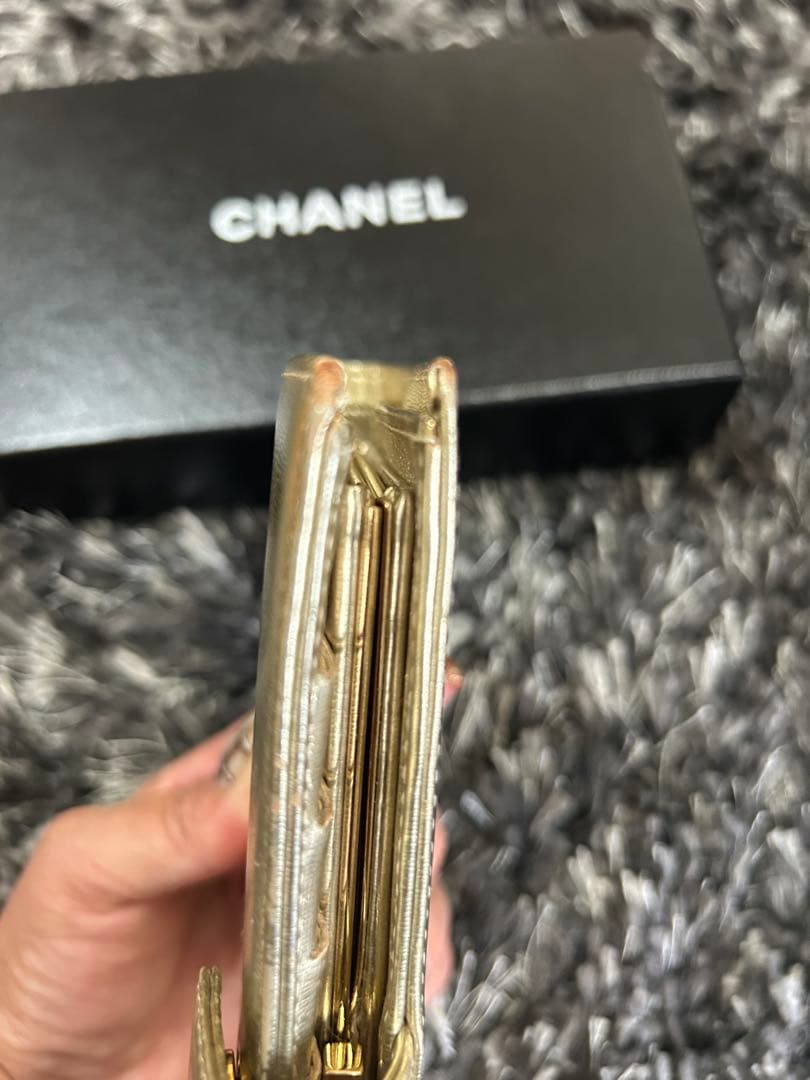 CHANEL ゴールド 二つ折り長財布 ガマ口　箱付き