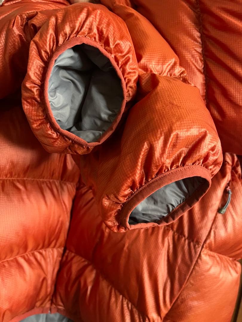 モンベル　ダウンパーカ　赤　オレンジ