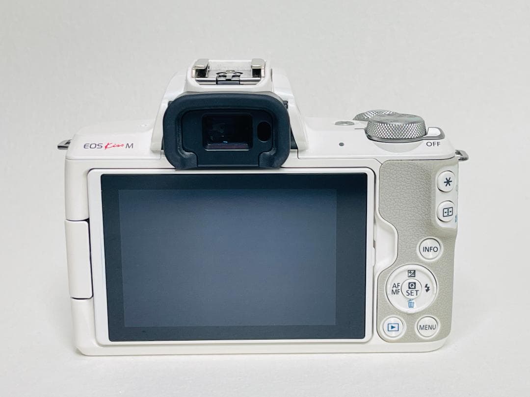 CANON キヤノン EOS Kiss M ＋ EF-M 15-45mm レンズ