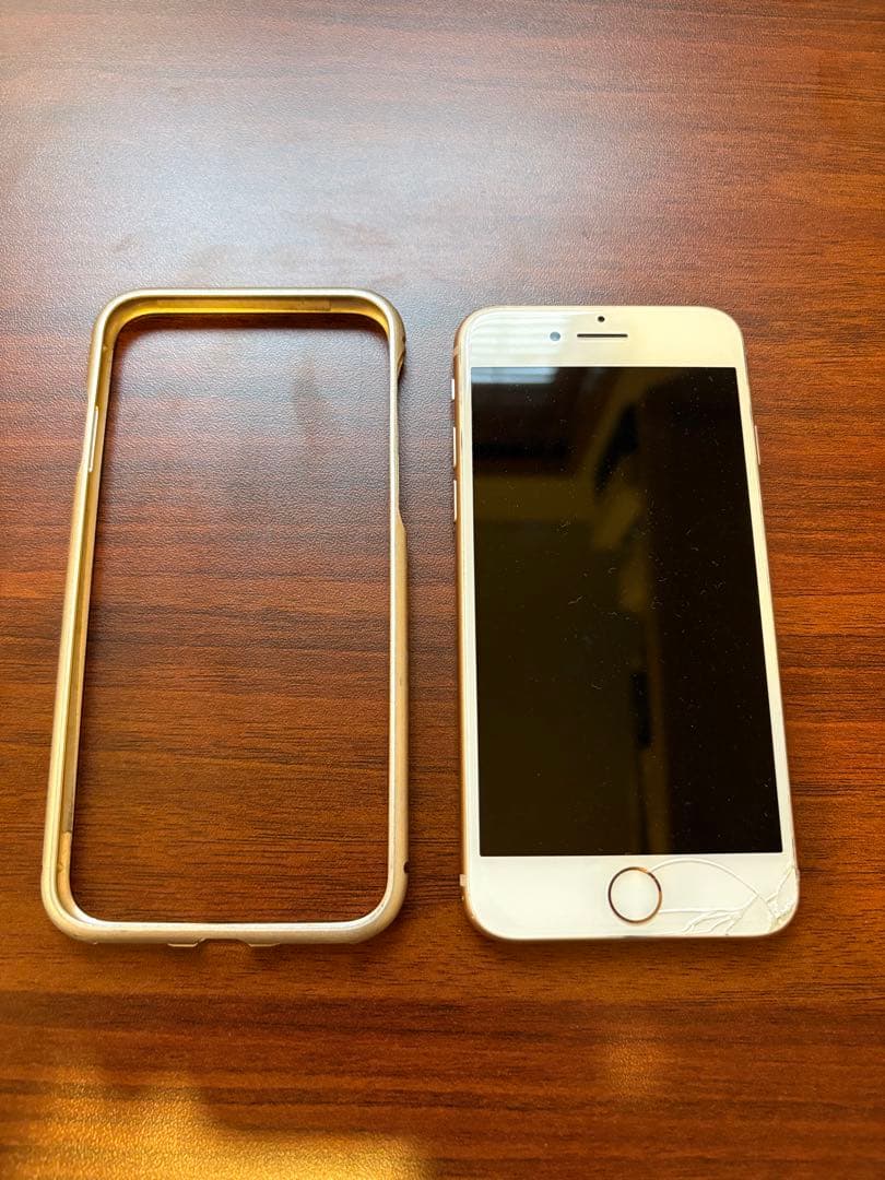 iPhone 8 ピンクゴールド　256GB 画面の右下に割れ