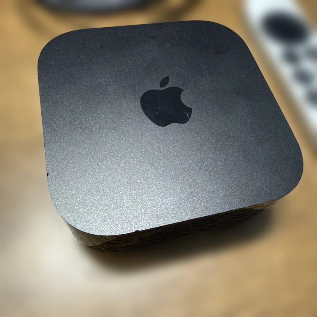 Apple TV 4K 第3世代 Wi-Fi 64GB本体とリモコン