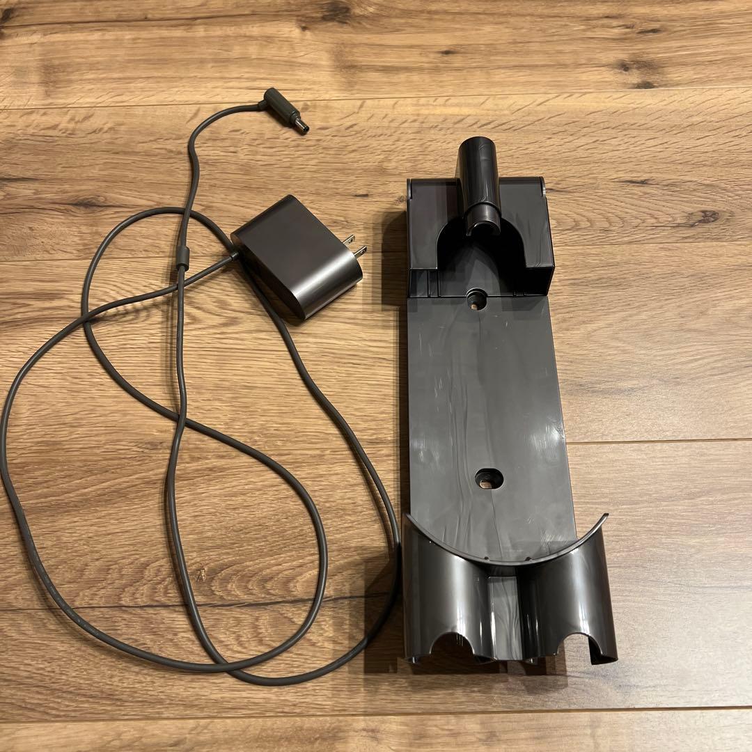 【美品】dyson V8 fluffy extra ダイソン