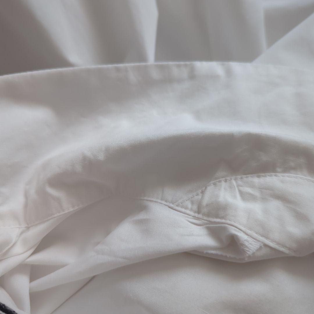 萌 美品ホワイトシャツ