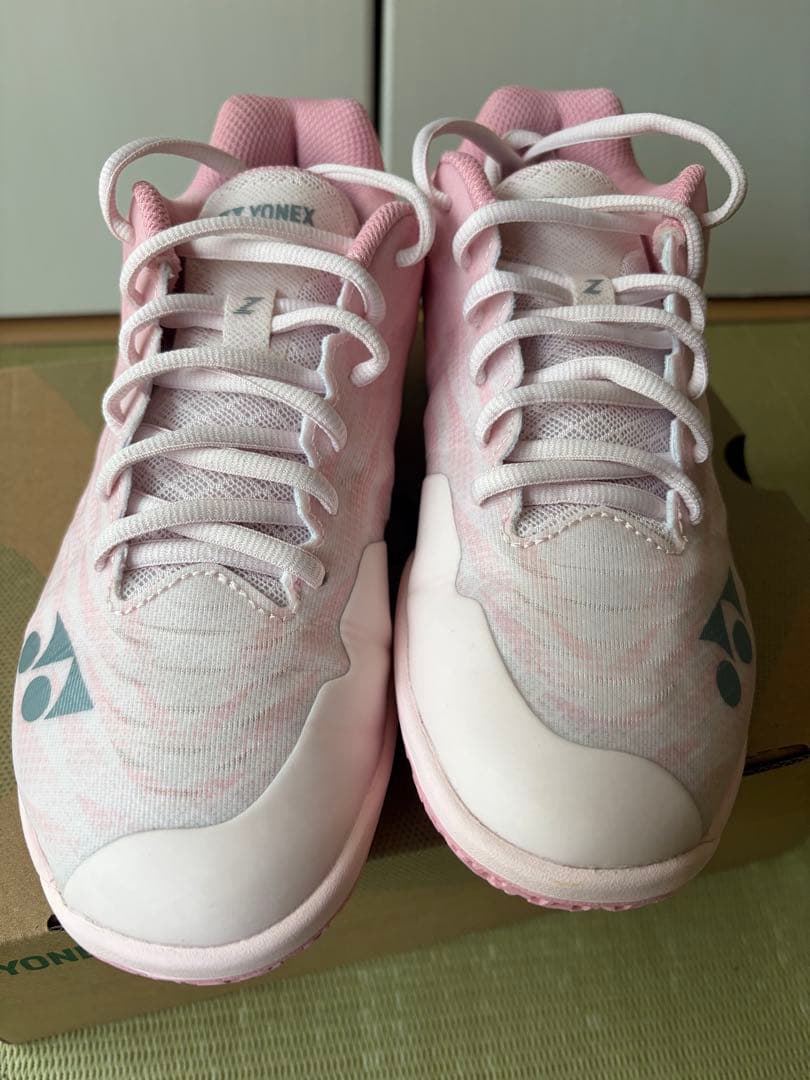 莉　YONEX パワークッション　エアラスZウィメン ２３cm