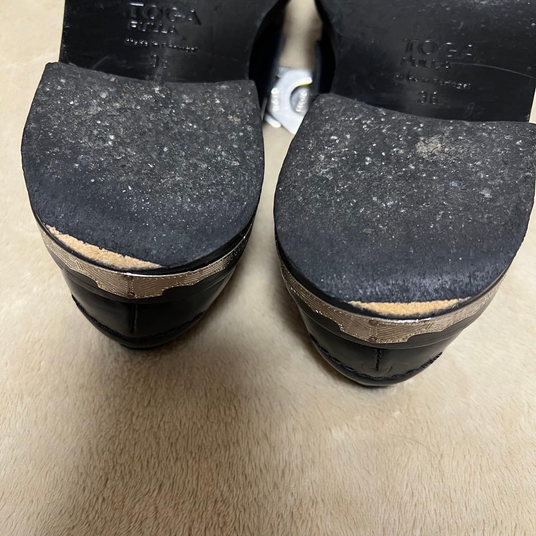 TOGAPULLA (前田) ローファー ブラック ホワイト バックル