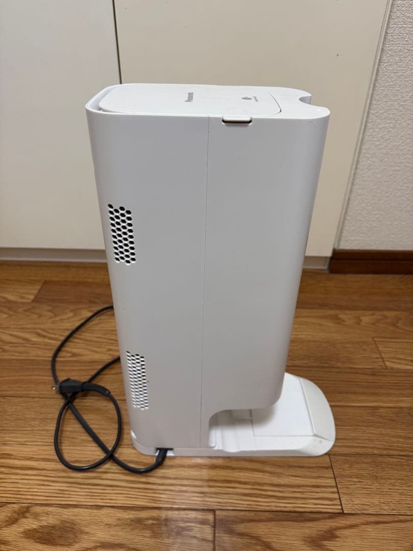 ジ*ン様 掃除機　2025年/3月バッテリ交換済み　パナソニック　MC-NS10