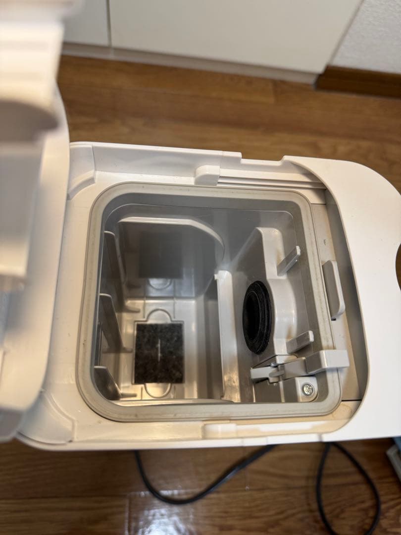 ジ*ン様 掃除機　2025年/3月バッテリ交換済み　パナソニック　MC-NS10