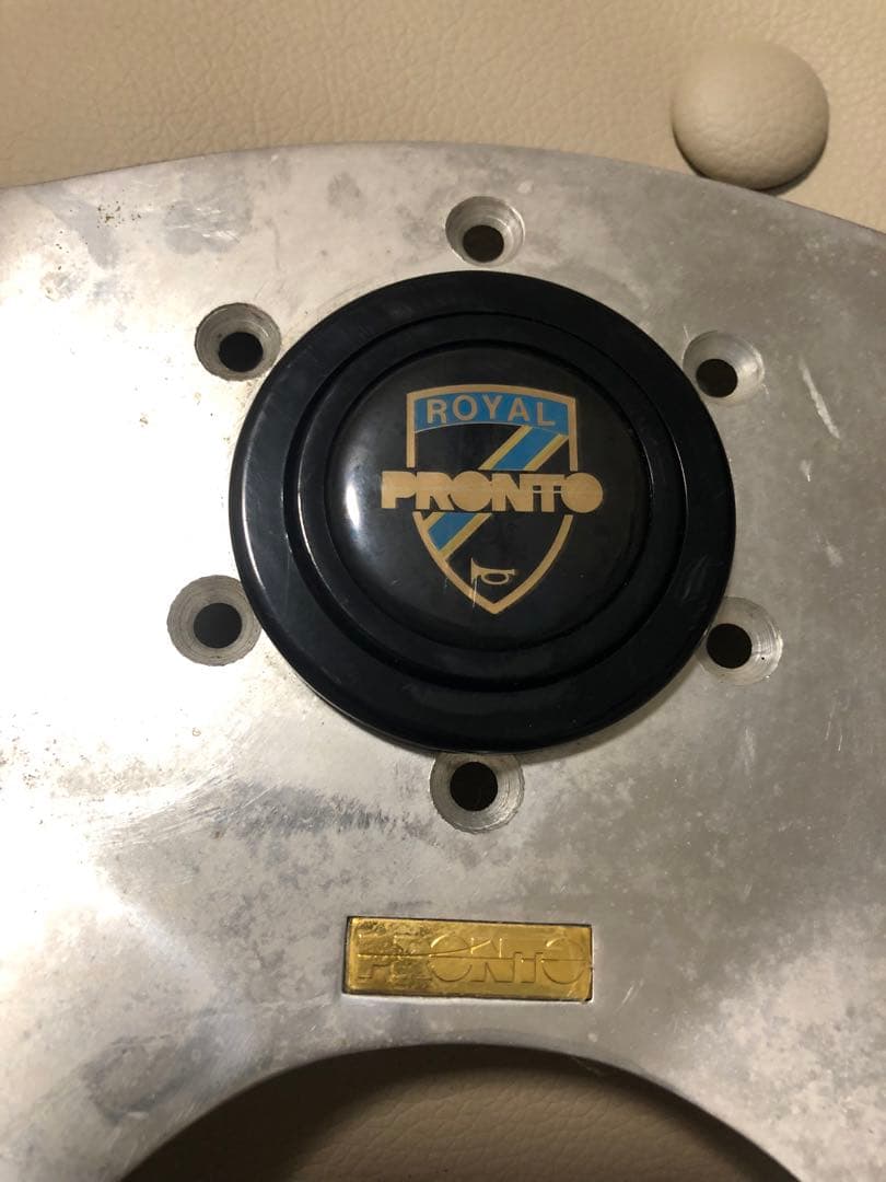 【送料込み】PRONTO ウッドステアリング　ハンドル　ホーンキャップ付き