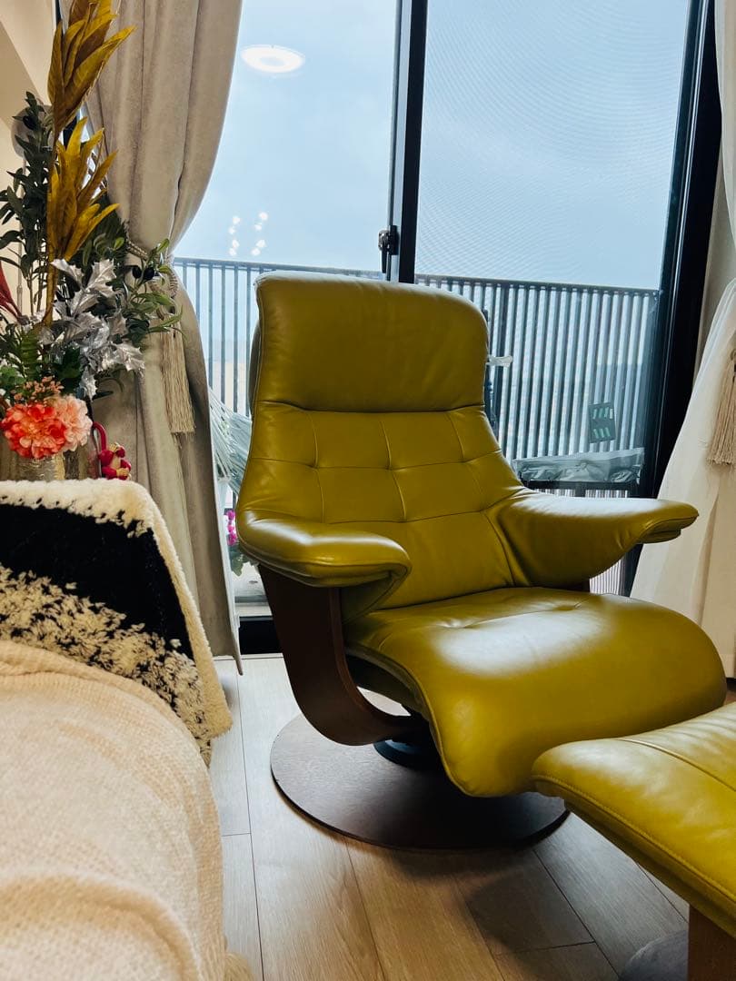 オリーブ  ザ・ファースト リクライニングチェアー ブラック 本革張