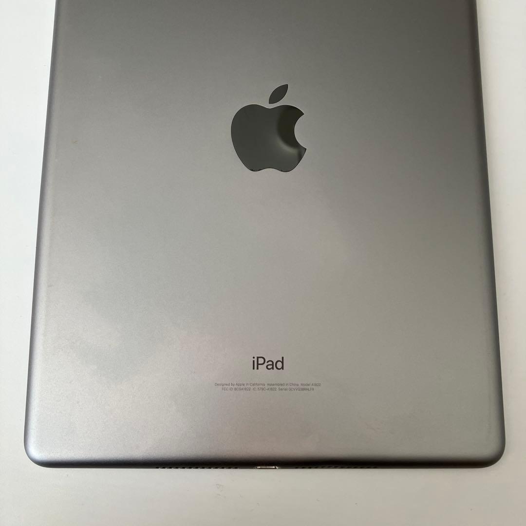 iPad 第5世代　タブレット　本体　スペースグレイ　32GB wifi