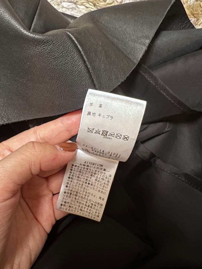 BACCA ブラックレザーVネックノースリーブベスト