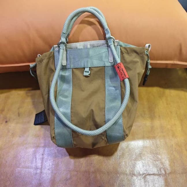 Topologie オリーブグリーン ナイロンショルダーバッグ大容量 旅行バッグ