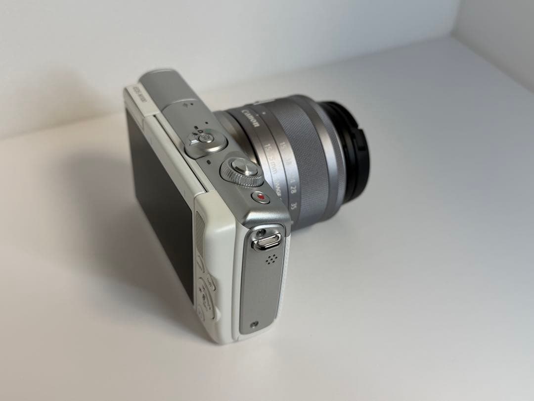 Canon EOS M100 ミラーレス一眼　ダブルズームキット　ホワイト