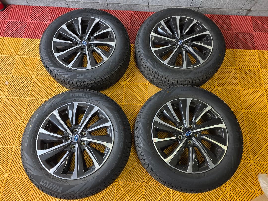 【ピグレット出品】スタッドレスタイヤ225/60R18 ホイールセット