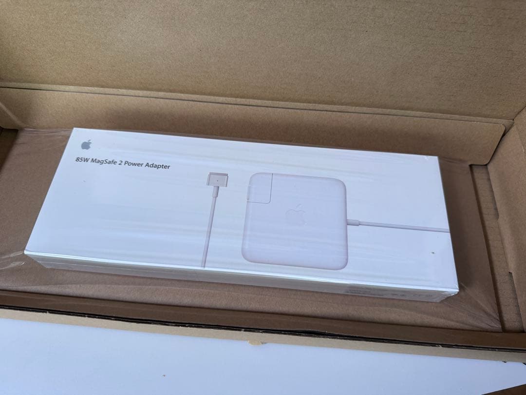 新品アダプタ付き MacbBook Pro 15インチ Mid 2014