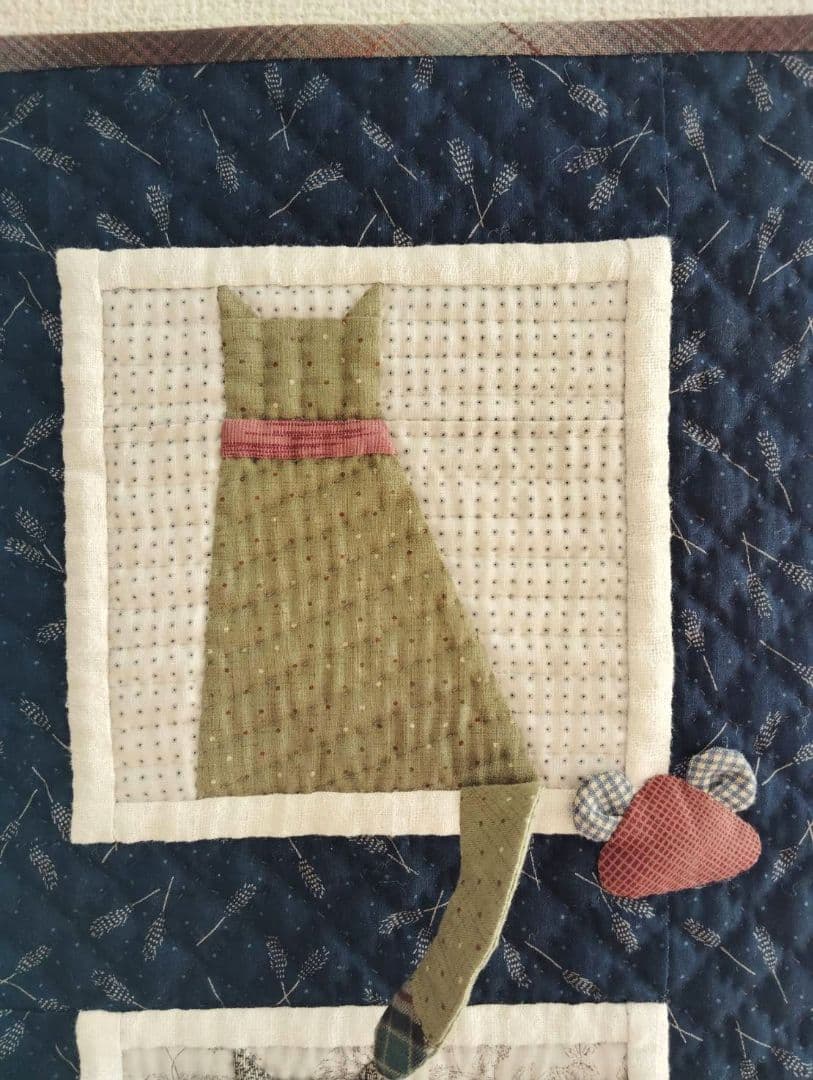 おしゃれな猫のタペストリー。 パッチワーク ハンドメイド テシゴト雑貨
