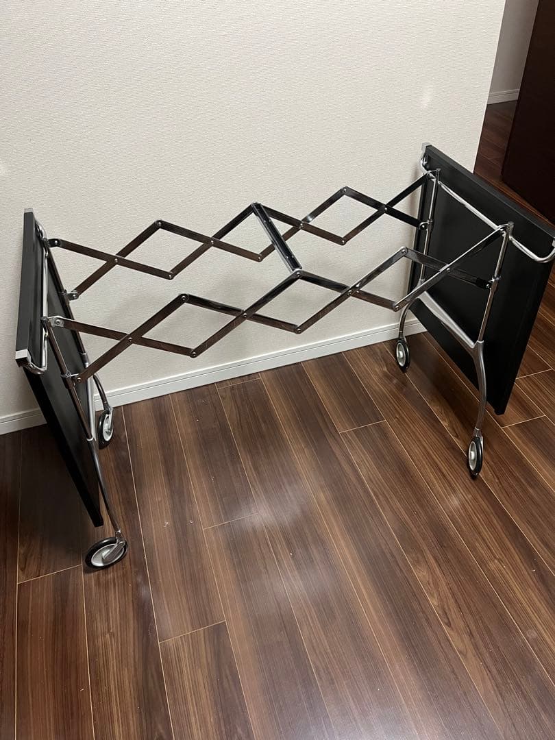 C arteli バティスタ　キャスタ付テーブル